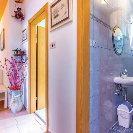 Beautiful In With Jacuzzi Apartment *