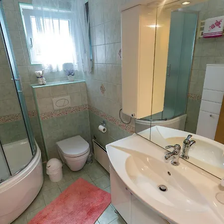 Beautiful In With Jacuzzi Crikvenica