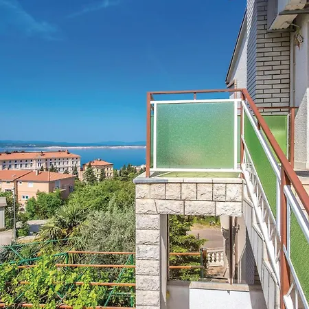 Beautiful In With Jacuzzi Apartment