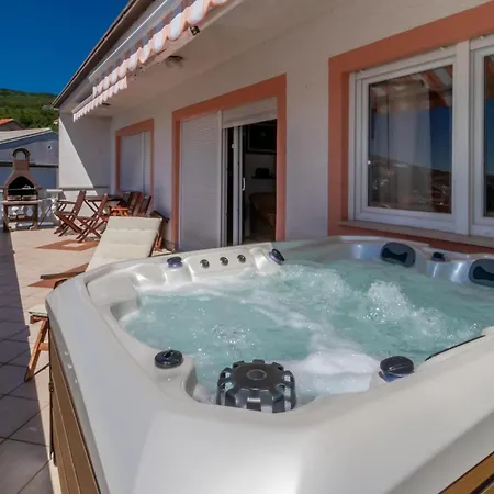 Beautiful In With Jacuzzi