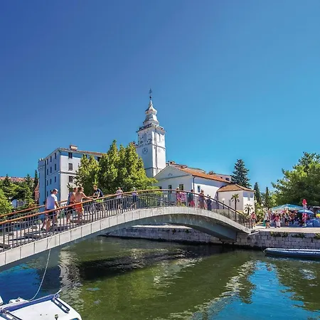 Apartment Beautiful In With Jacuzzi Crikvenica