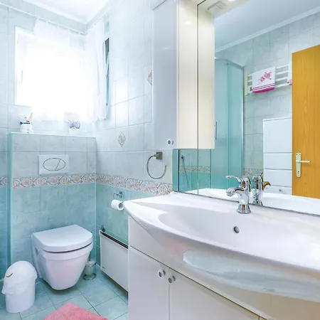 Apartment 3 Bedroom In *