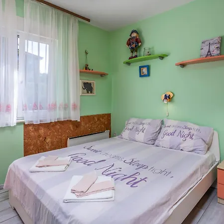 3 Bedroom In Apartment *